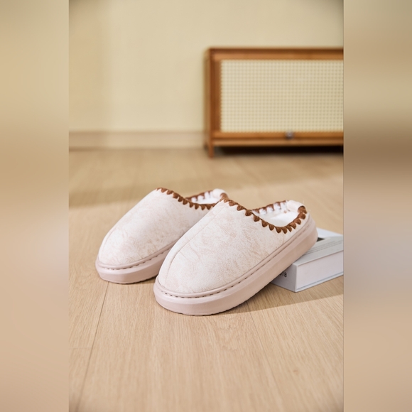 Thermal Round Toe Platform Slippers - Picture 3 of 9